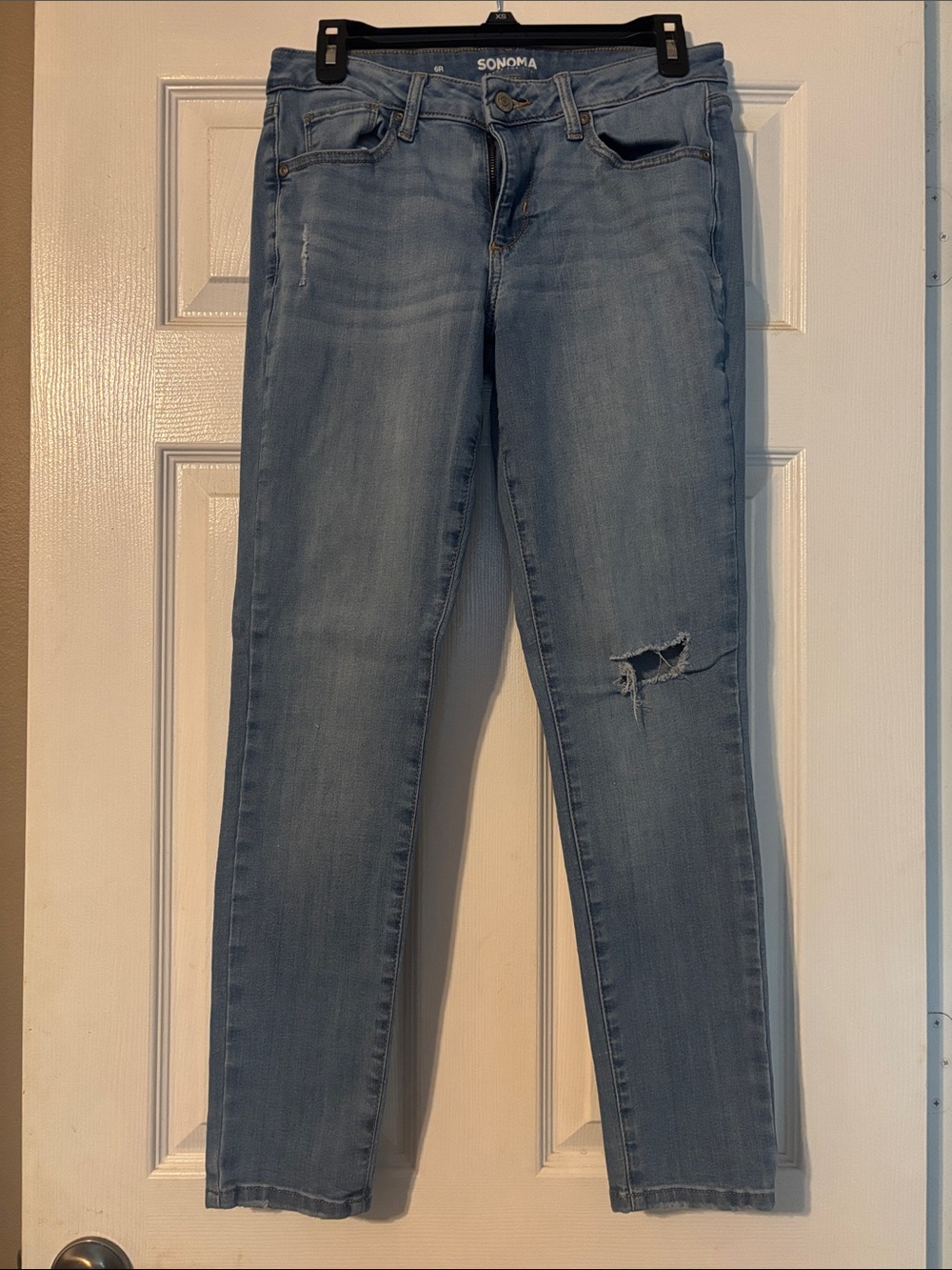 Sonoma Light Blue Women's Skinny Jeans with Knee Distress